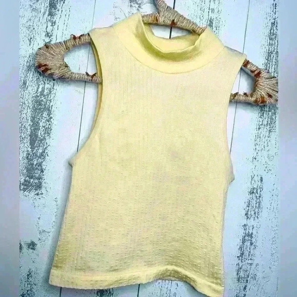 Chelsea & Violet Tops - 🆕 NWT - C & V Chelsea and Violet Mock Neck Cream Seamless Tank